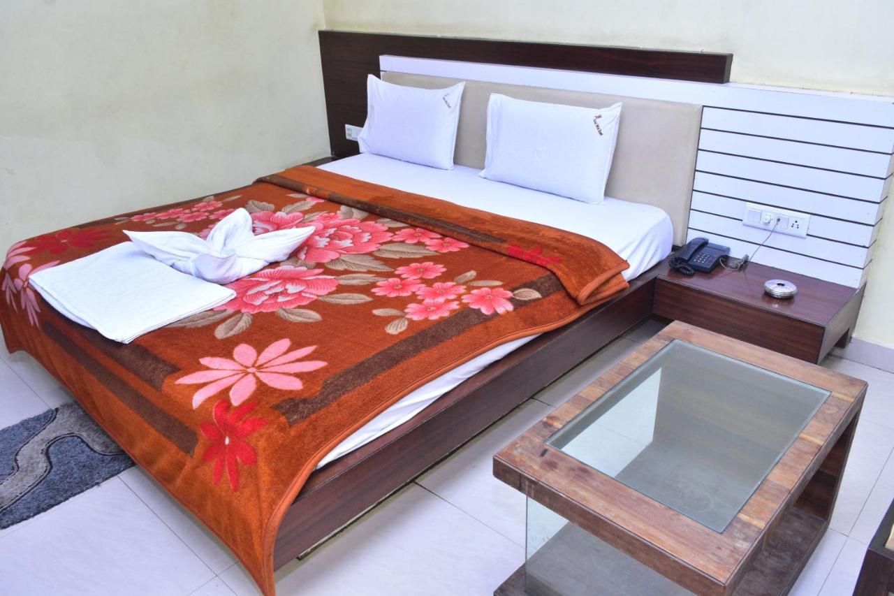 Haridaspur Hotel Mid East מראה חיצוני תמונה