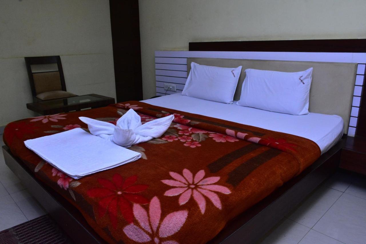 Haridaspur Hotel Mid East מראה חיצוני תמונה