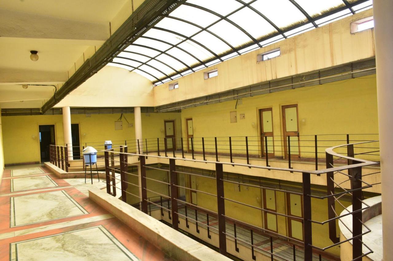 Haridaspur Hotel Mid East מראה חיצוני תמונה